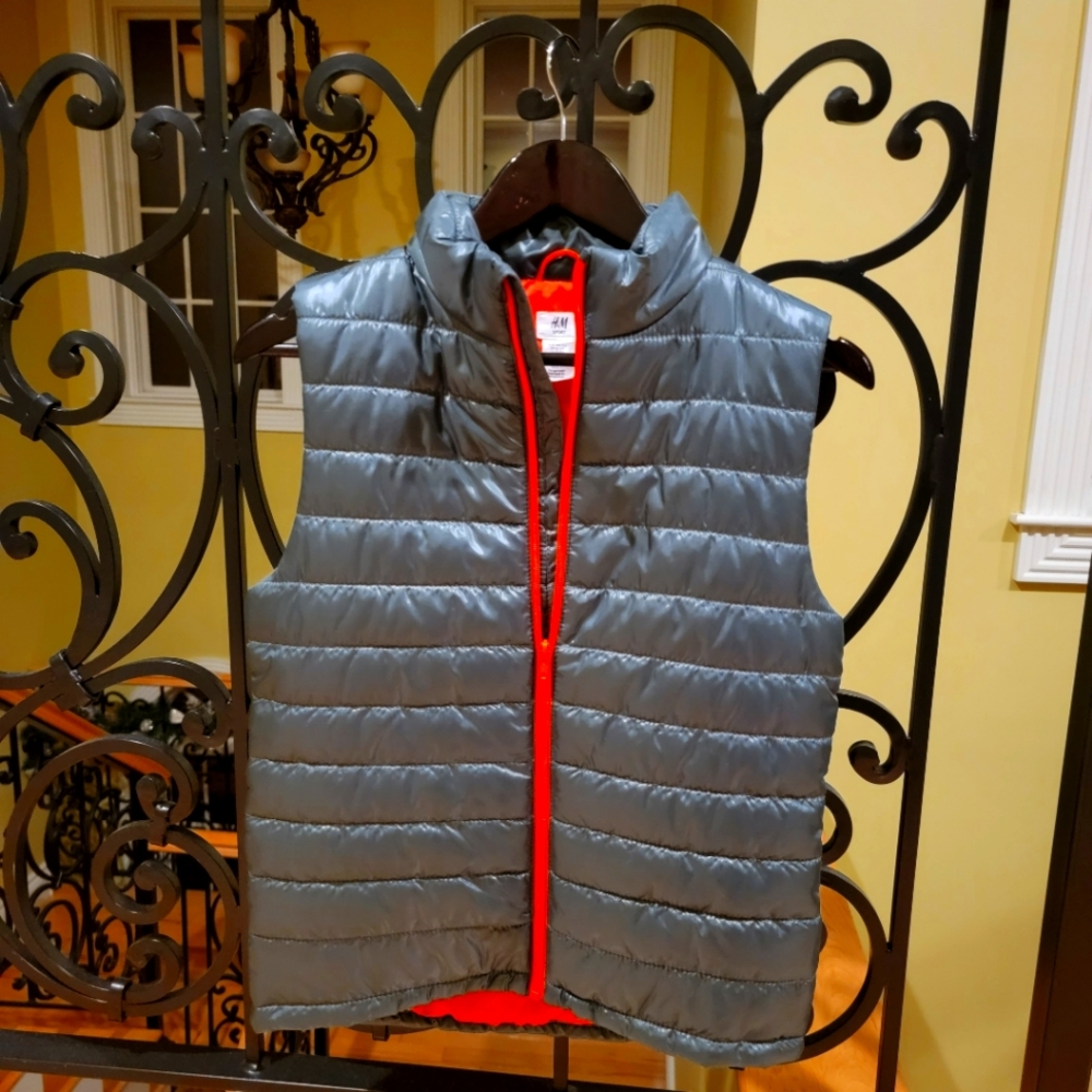 H&M Puffer Vest!!